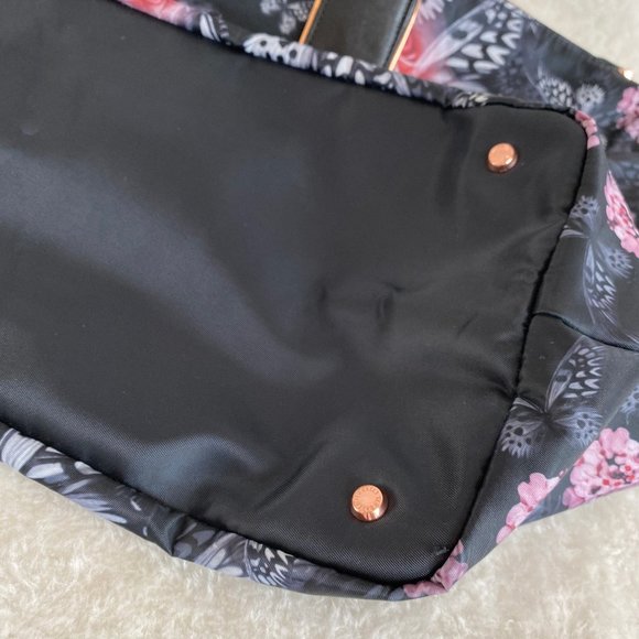 Ted Beaker Large Black Weekend/Travel Tote Bag 18"L x 8"W x 15"H - Picture 8 of 11